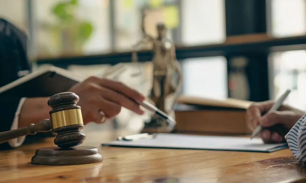The Role of a Criminal Barrister: When and Why Your Solicitor Brings in a Courtroom Specialist